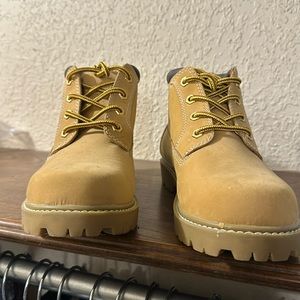 Basswood Ladies Boots